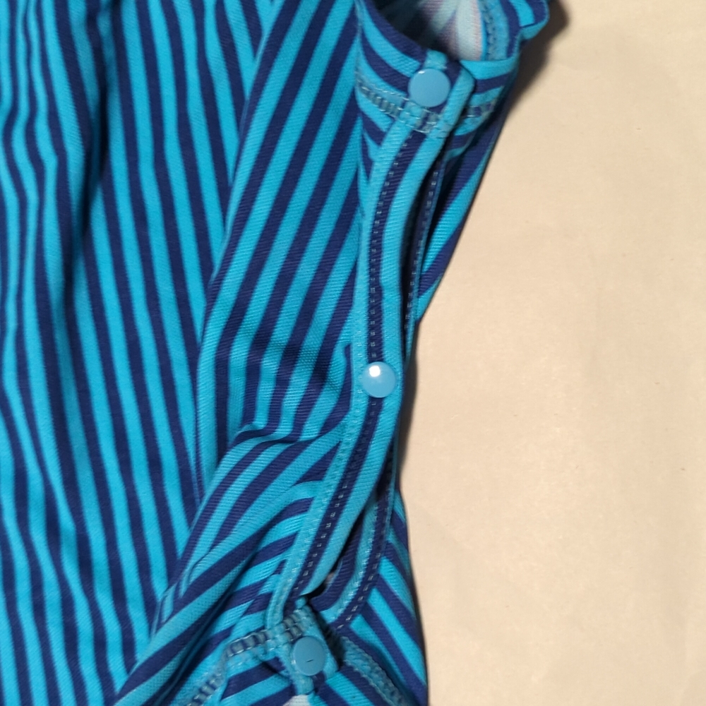 UV Skinz (cancer foundation) Rashguard Swimsuit and Swim Trunks 2-3T worn once - Picture 6 of 7
